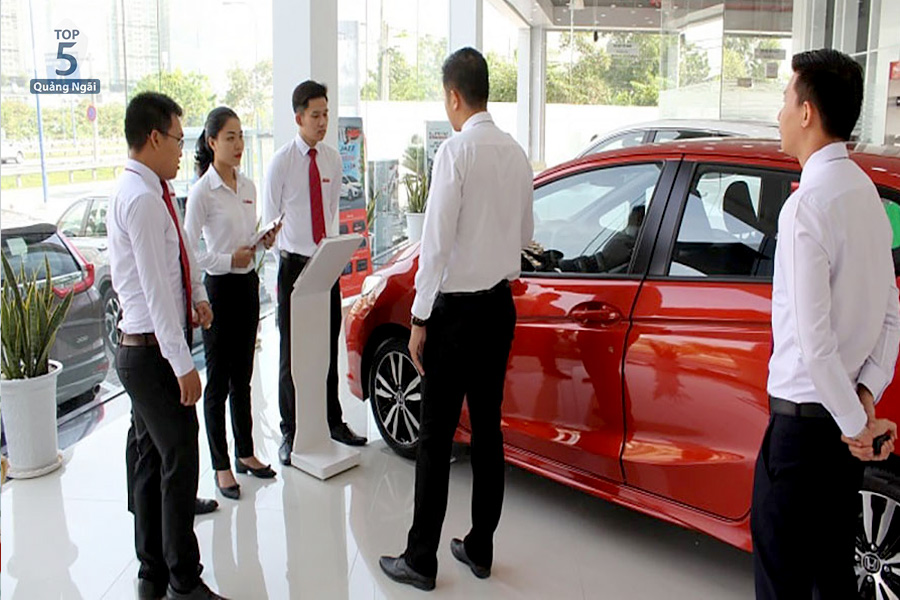 Nhân viên sale ô tô có mức lương tương đối hấp dẫn Nhân viên sale ô tô có mức lương tương đối hấp dẫn
