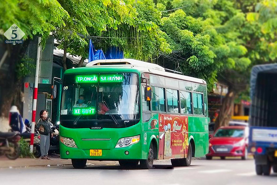 Xe bus cũng là một lựa chọn tiện lợi cho ai muốn tiết kiệm khi đến khu du lịch Sa Huỳnh Quảng Ngãi 