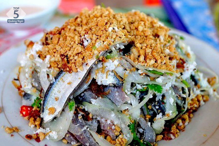 Gỏi cá trích là món ăn được nhiều du khách yêu thích nhất trong các loại gỏi cá