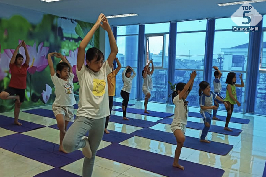 Lớp yoga nhí với các bài tập nhẹ nhàng nhưng mang lại hiệu quả sức khỏe cao cho bé