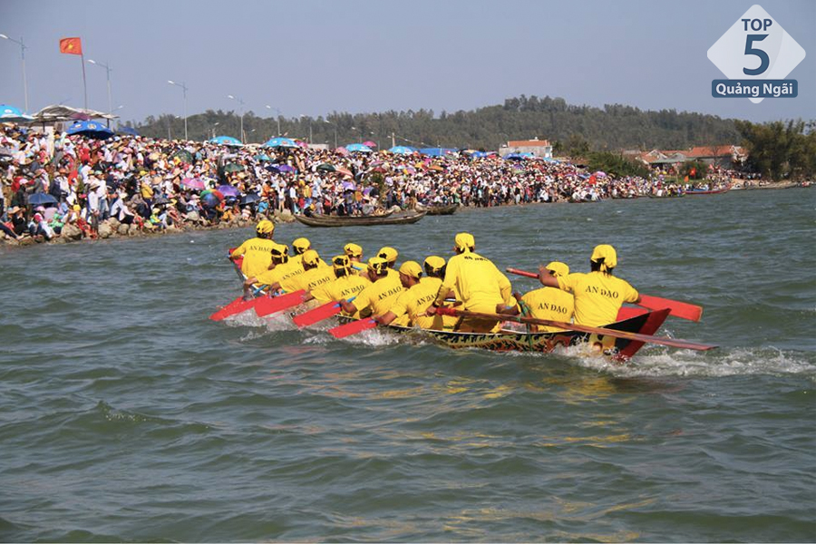 Lễ hội đua thuyền là một lễ hội truyền thống của ngư dân Quảng Ngãi