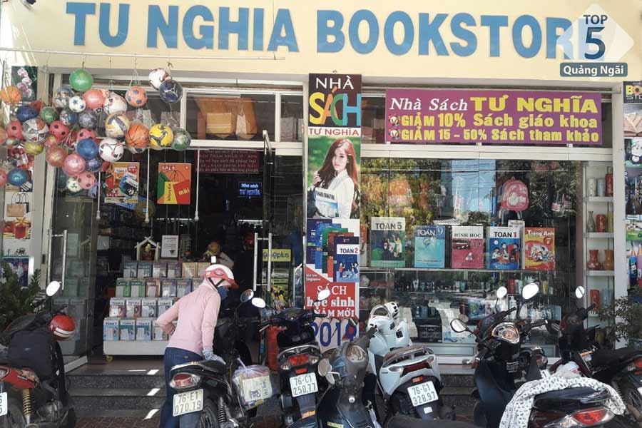 Nhà sách Tư Nghĩa là địa điểm mua sắm của nhiều học sinh, sinh viên khu vực phía Nam tỉnh Quảng Ngãi