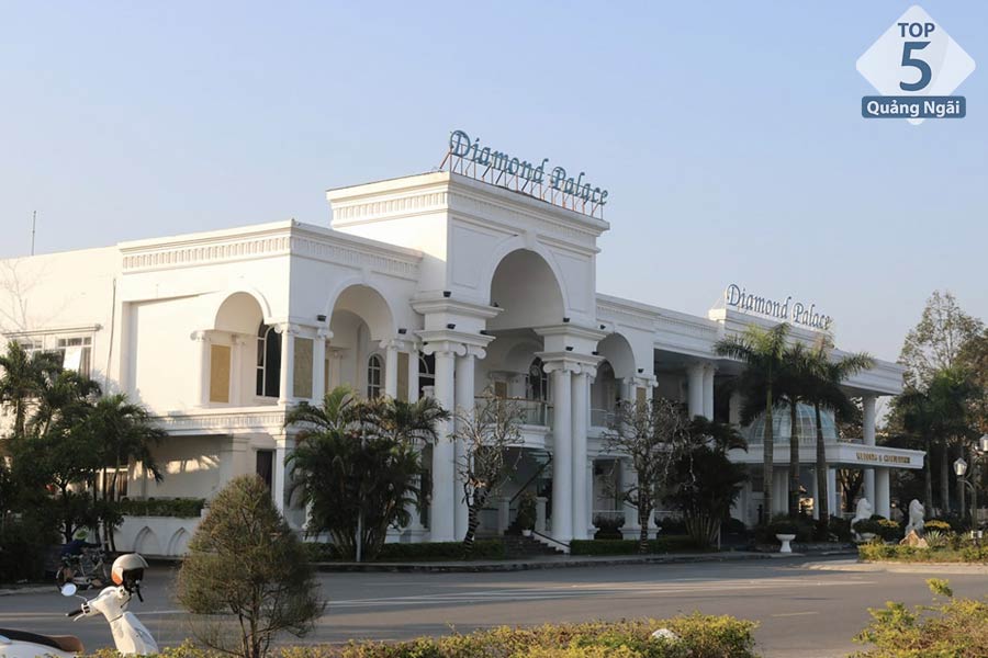Trung tâm tiệc cưới và hội nghị Diamond Palace với lối kiến trúc Châu u độc đáo, sang trọng