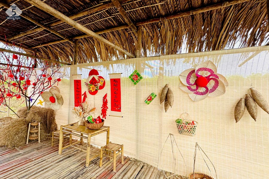 Nhà tranh tại vườn hoa checkin Phú Mỹ