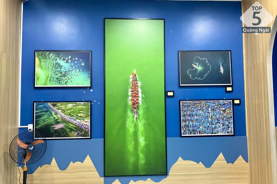 Thư viện còn trưng bày ảnh của nhiếp ảnh gia Alex Cao địa điểm ở Quảng Ngãi