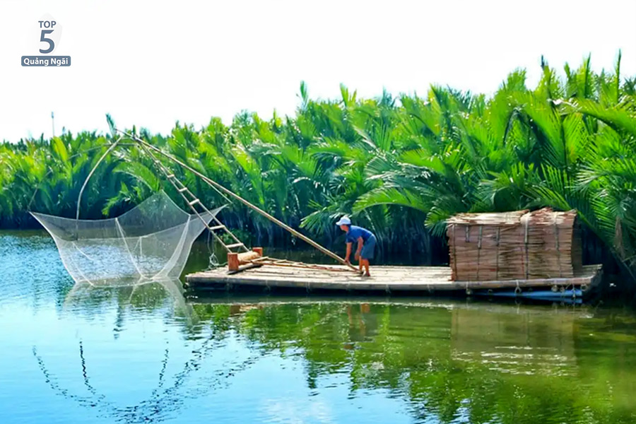 Tham gia hoạt động đánh bắt cá để hiểu hơn về cuộc sống người dân