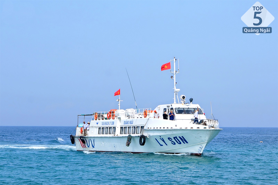 Tàu cao tốc - Phương tiện duy nhất để đến được Đảo Lý Sơn