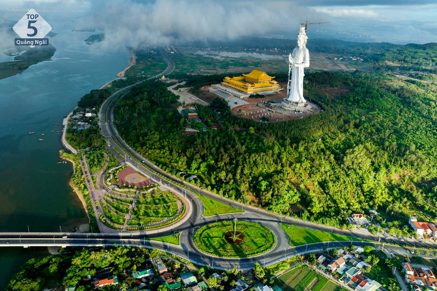 Chùa Minh Đức Quảng Ngãi được xây dựng trên tổng diện tích gần 100ha 
Chùa Minh Đức Quảng Ngãi được xây dựng trên tổng diện tích gần 100ha