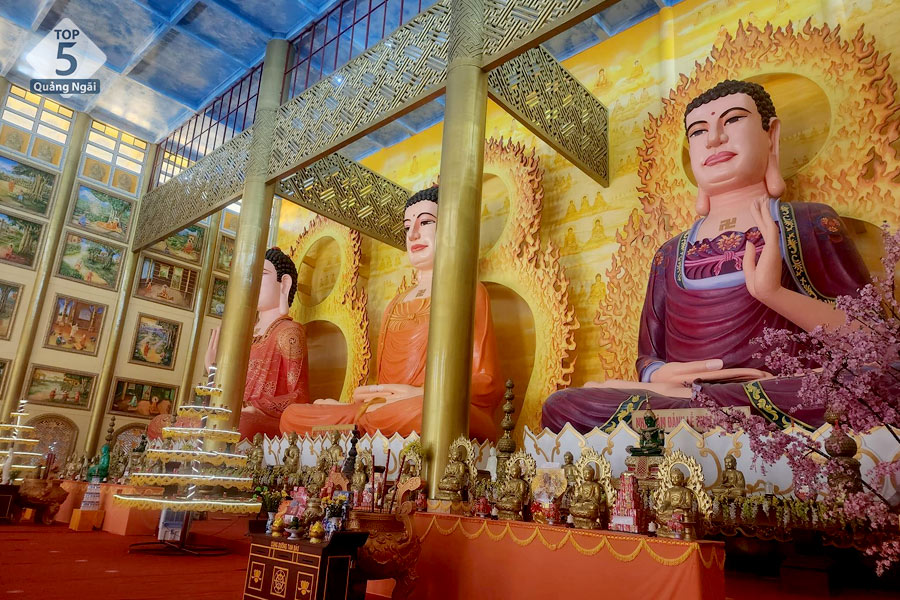 Khu chánh điện tại chùa Minh Đức  Khu chánh điện tại chùa Minh Đức