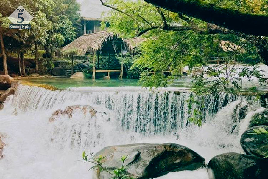 Vẻ đẹp thơ mộng của Thác Giê tại Suối chí Quảng Ngãi 