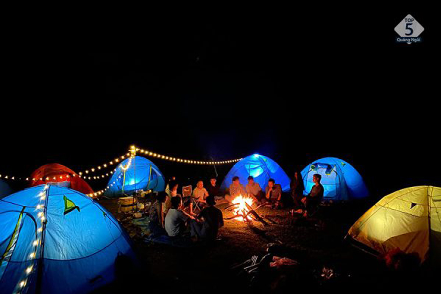Camping ngắm sao đêm tuyệt đẹp trên đỉnh đèo Vi Ô Lắc Camping ngắm sao đêm tuyệt đẹp trên đỉnh đèo Vi Ô Lắc