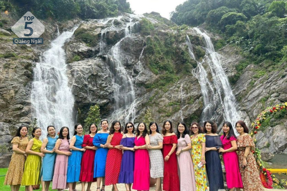 Trải nghiệm một ngày tại con thác nằm sâu trong dãy trường sơn