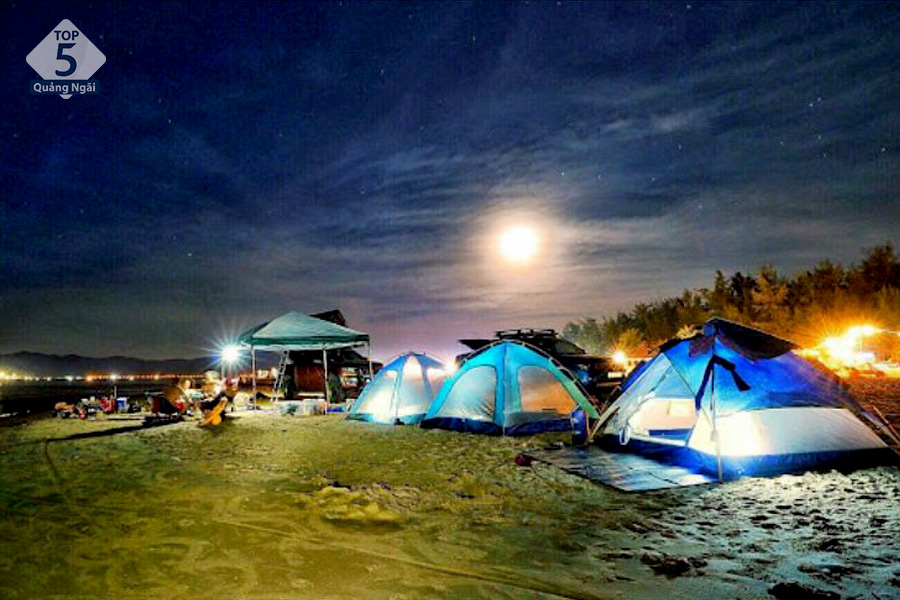 Camping và thưởng thức các bữa tiệc BBQ hấp dẫn trên bãi tắm Khe Hai