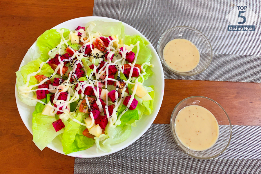 Món salad thơm ngon lại còn hấp dẫn tại Tropical Food and Drink