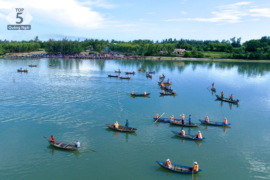 Đua ghe hằng năm tại đầm An Khê