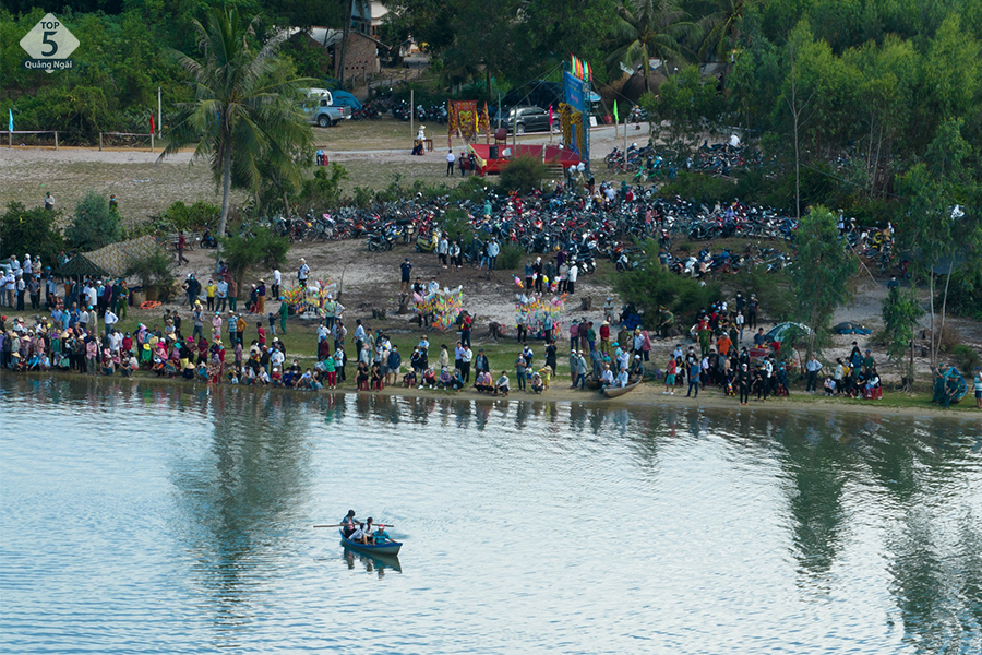Lễ hội được tổ chức hàng năm tại đền thờ Cá Ông