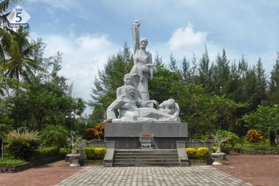 Đài tưởng niệm góp phần làm nổi bật giá trị lịch sử của khu chứng tích Sơn Mỹ