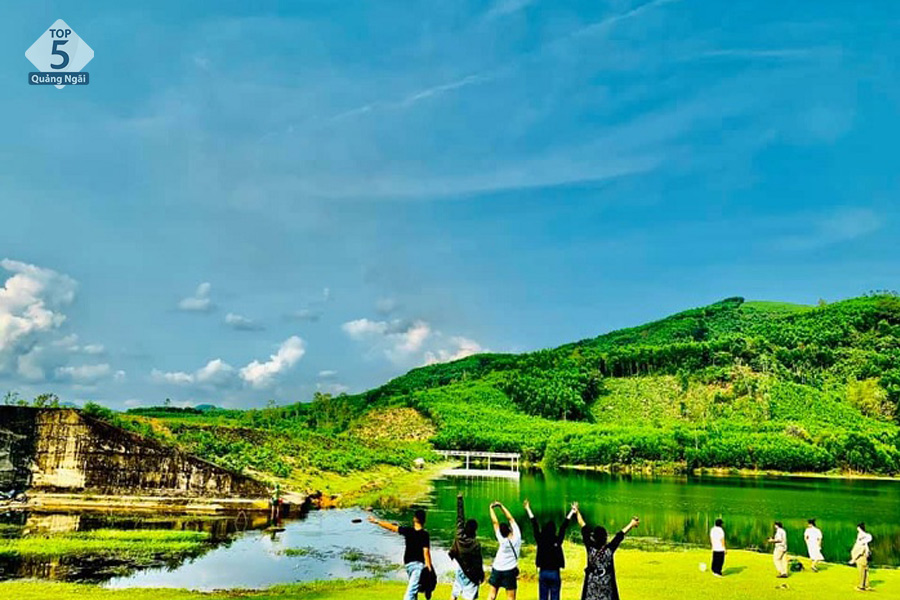 Vẻ đẹp dung dị tại hồ Tôn Dung Quảng Ngãi