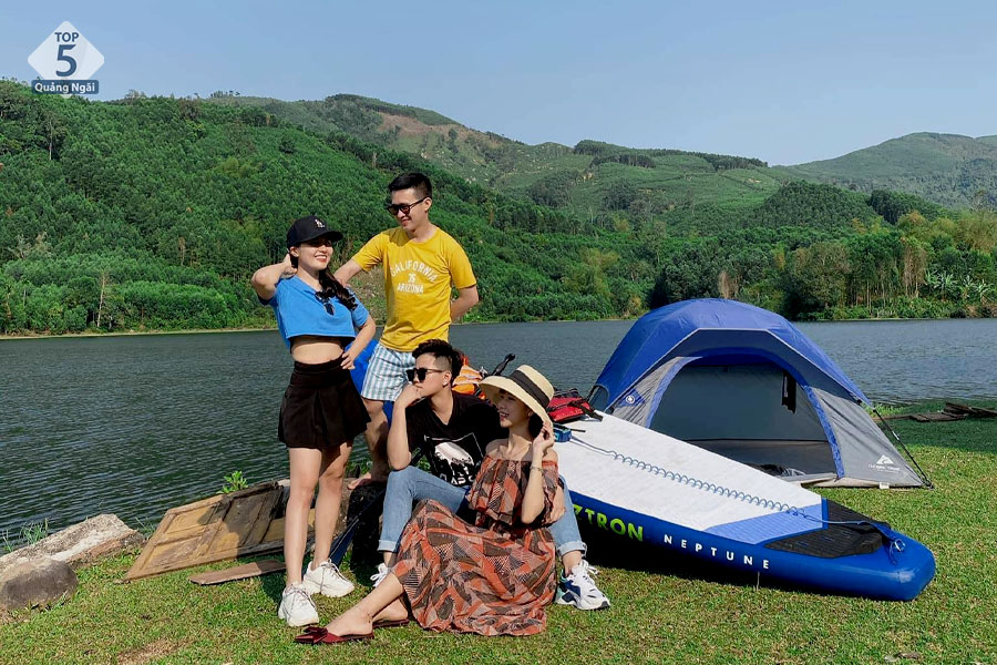 Cắm trại qua đêm tại Hồ Tôn Dung mang đến cảm giác rất thú vị