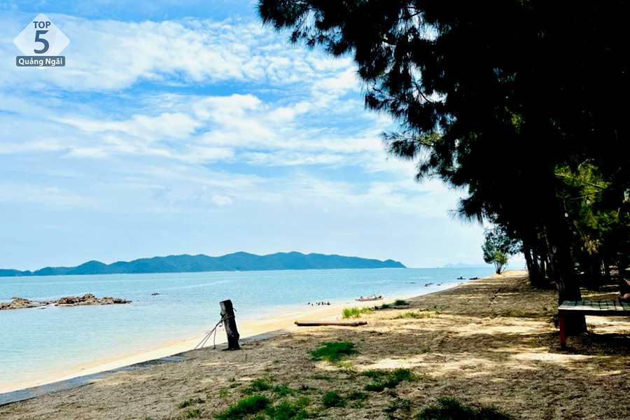 Bãi Vạn Cả – bãi biển hoang sơ nổi tiếng ở đảo Cái Chiên Quảng Ninh Bãi Vạn Cả – bãi biển hoang sơ nổi tiếng ở đảo Cái Chiên Quảng Ninh