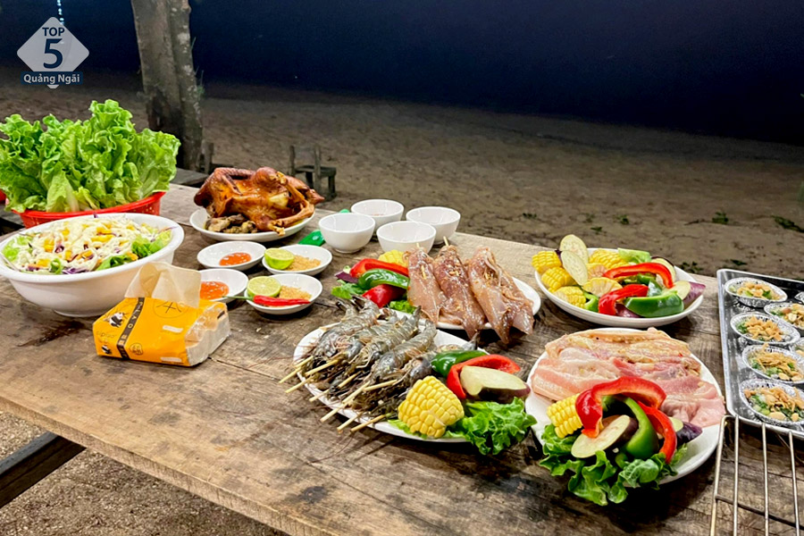 Thưởng thức hải sản phong phú ở cái chiên ngay homestay mình ở Thưởng thức hải sản phong phú ở cái chiên ngay homestay mình ở