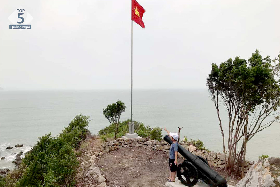 Nhiều di tích lịch sử còn sót lại trên đảo Ngọc Vừng Quảng Ninh Nhiều di tích lịch sử còn sót lại trên đảo Ngọc Vừng Quảng Ninh