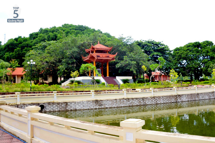 Khu lưu niệm Chủ tịch Hồ Chí Minh tại đảo Ngọc Vừng Khu lưu niệm Chủ tịch Hồ Chí Minh tại đảo Ngọc Vừng