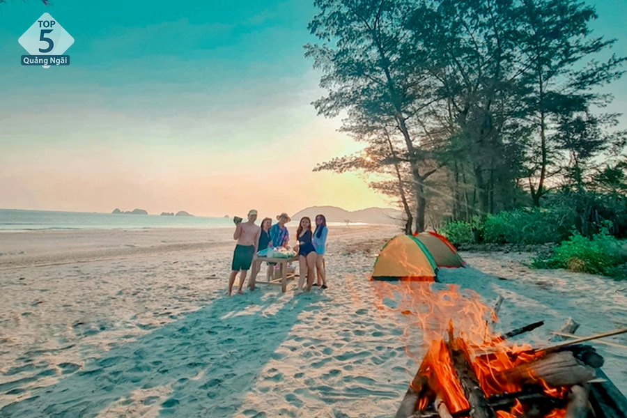 Camping ngay trên bãi biển TRường Chinh thơ mộng Camping ngay trên bãi biển TRường Chinh thơ mộng