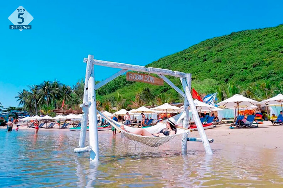 Bãi Robinson Quan Lạn – Viên Ngọc Ẩn Giữa Thiên Nhiên Biển Đảo Quảng Ninh Bãi Robinson Quan Lạn – Viên Ngọc Ẩn Giữa Thiên Nhiên Biển Đảo Quảng Ninh