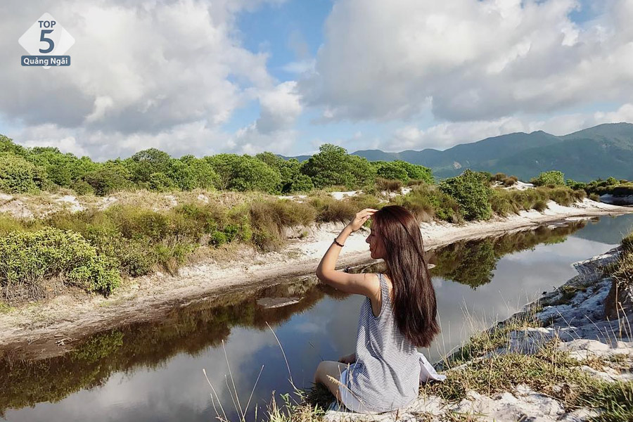 Checkin bên dòng sông đôi bờ cát trắng độc đáo trên đảo Quan Lạn Checkin bên dòng sông đôi bờ cát trắng độc đáo trên đảo Quan Lạn