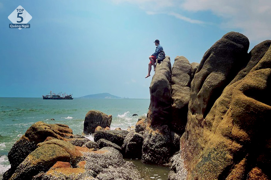 Lưu lại những bức hình cực chill tại mỏm đá mặt trời 