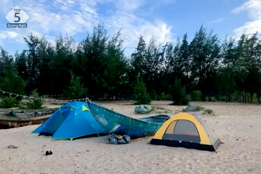 Bạn có thể tự do lựa chọn bãi camping mà không tốn phí tại biển Cồn Vành