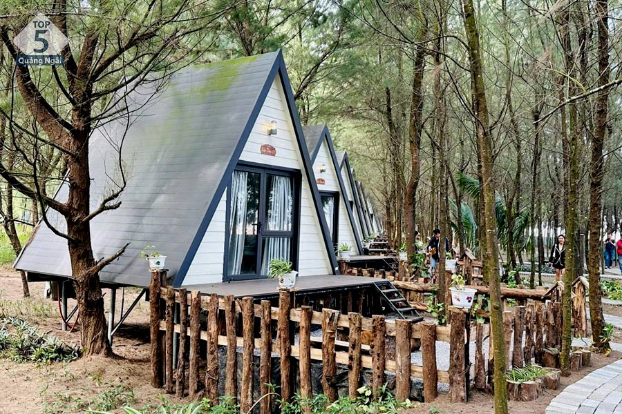 Những căn bungalow là lựa chọn của nhiều du khách khi đến du lịch biển Cồn Vành