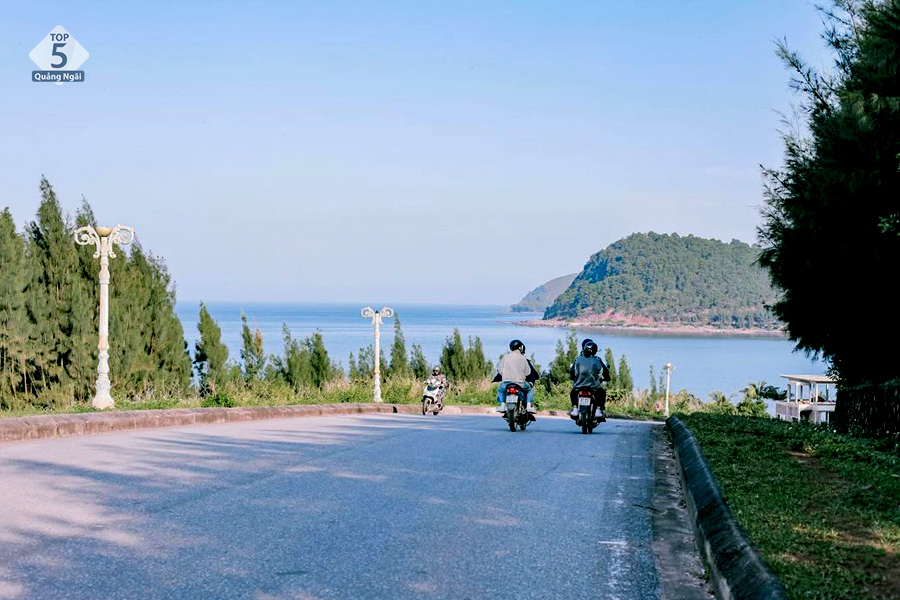 Nếu khoảng cách gần và bạn cần sự tự do thoải mái khi di chuyển thì xe máy là lựa chọn phù hợp cho bạn