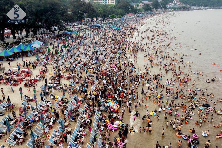 Bãi tắm Đồ Sơn thường sẽ bị “thất thủ” vào mùa hè