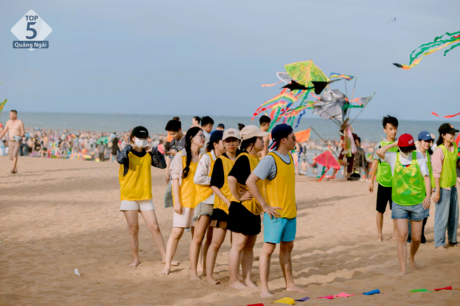 Tham gia vào các hoạt động vui chơi trên biển 