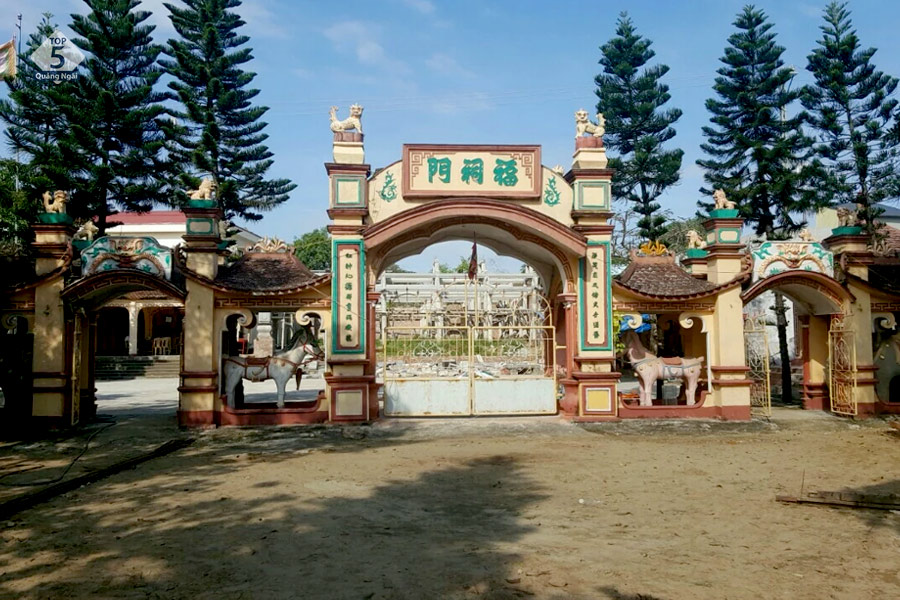 Đền Phúc là địa điểm du lịch tâm linh mang kiến trúc truyền thống khá độc đáo