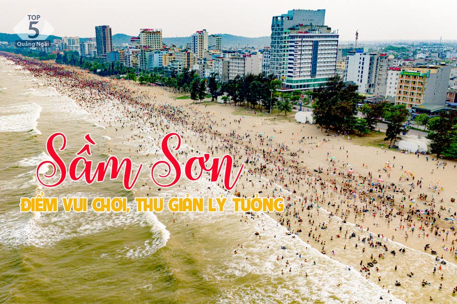 Biển Sầm Sơn thu hút đông đảo khách du lịch đến vui chơi và thư giãn 