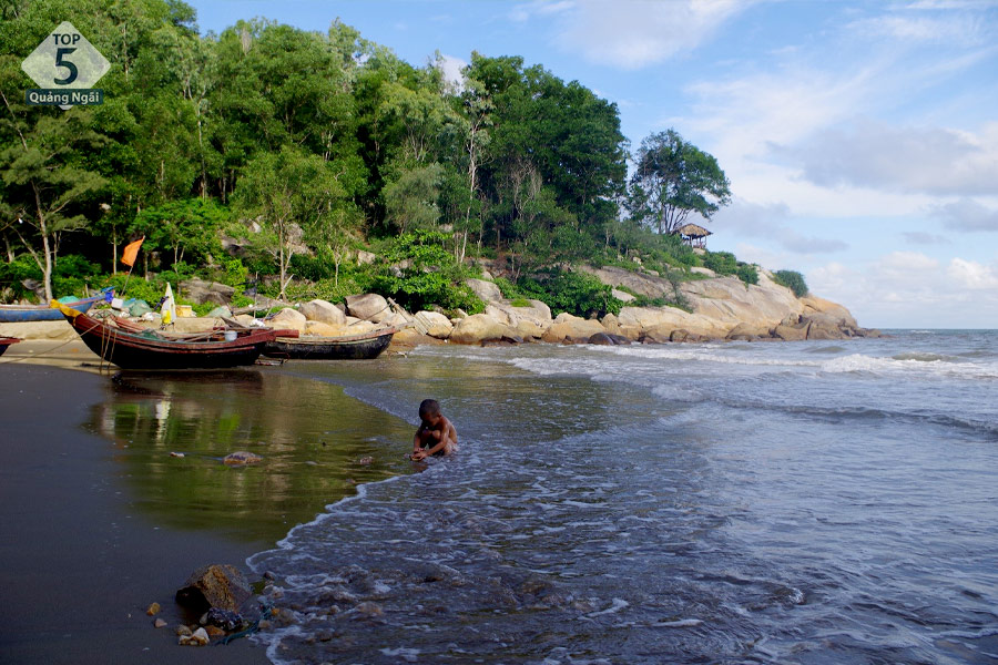 Độc đáo bến thuyền nằm sâu trên núi Trường Lệ