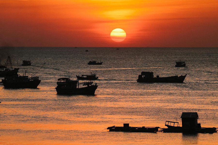 Chiêm ngưỡng hoàng hôn hoặc bình minh tuyệt đẹp trên biển Tiên Trang