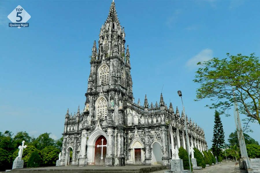 Check-in nhà thờ Trà Cổ – công trình kiến trúc cổ nổi tiếng tại Quảng Ninh