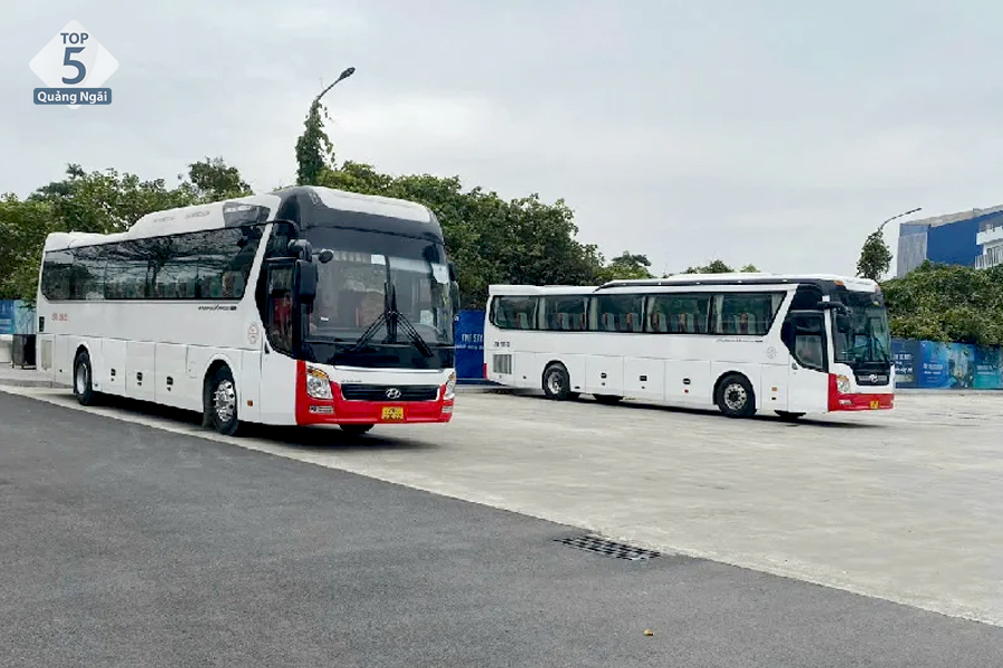 Xe khách là phương tiện di chuyển thích hợp cho những ai không rành đường 