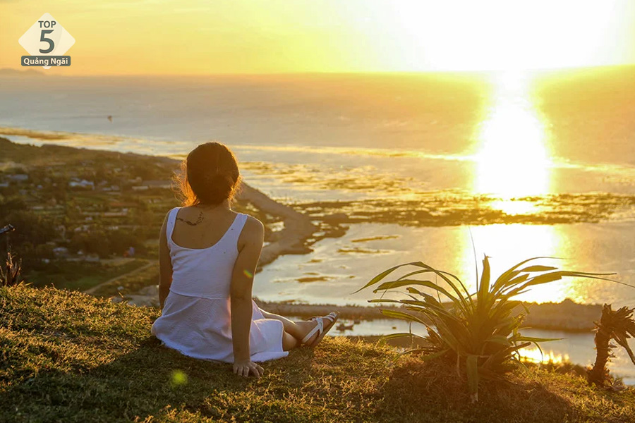 Ngắm hoàng hôn tuyệt đẹp dần buông trên biển Trà Cổ Móng Cái