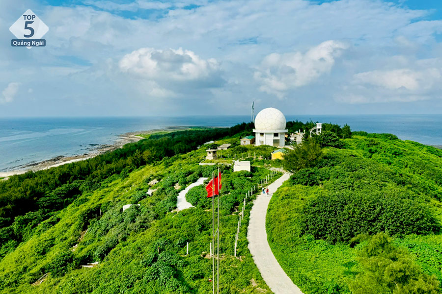 Mùa hè là thời điểm lý tưởng nhất để khám phá đảo Bạch Long Vĩ