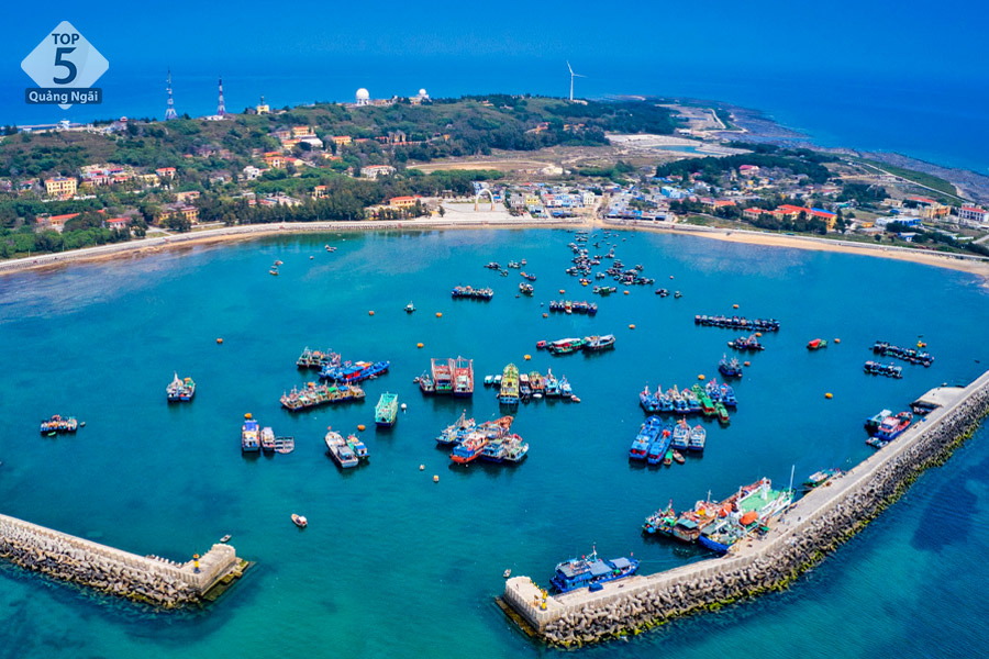 Âu tàu Bạch Long Vĩ là nơi rất nhiều du khách tìm đến để tản bộ và checkin