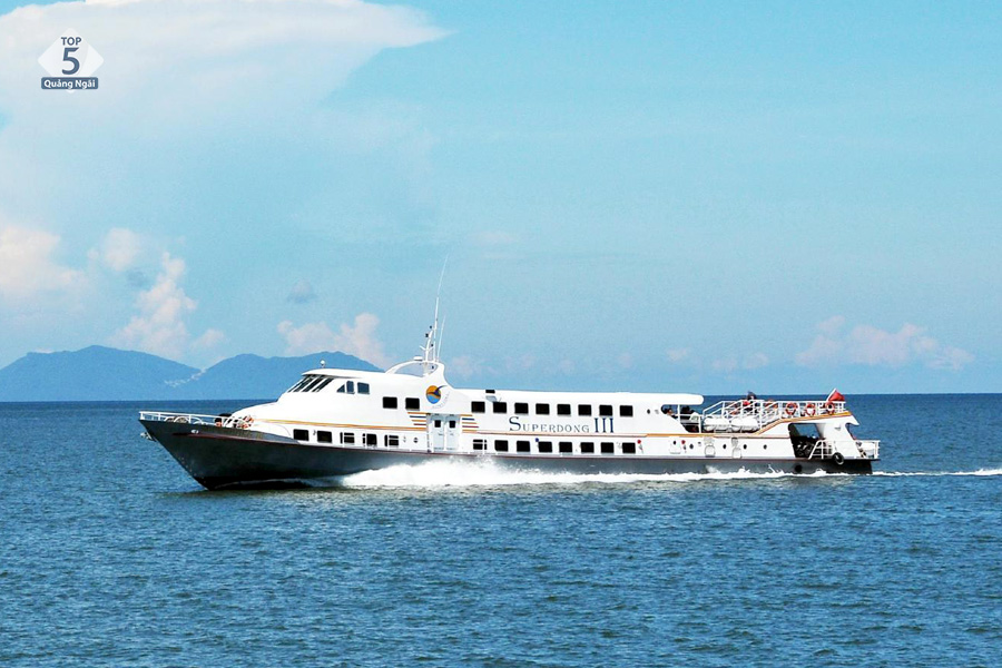 Để ra được đảo Long Châu bạn chỉ có thể di chuyển bằng tàu thuyền Để ra được đảo Long Châu bạn chỉ có thể di chuyển bằng tàu thuyền