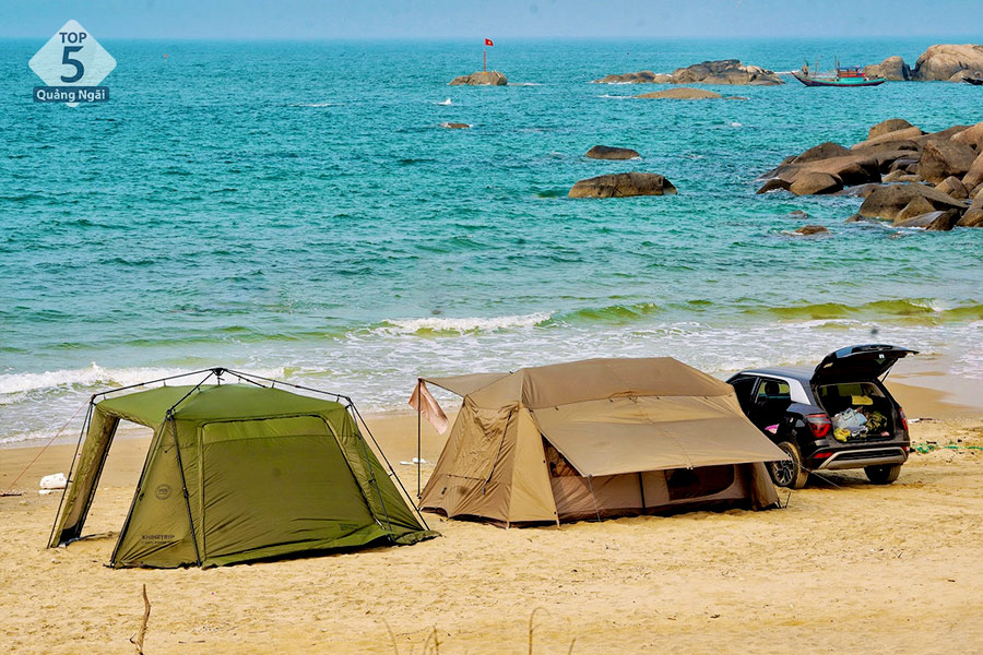 Bãi biển Hoành Sơn là nơi lý tưởng để camping và tổ chức các bữa tiệc BBQ 