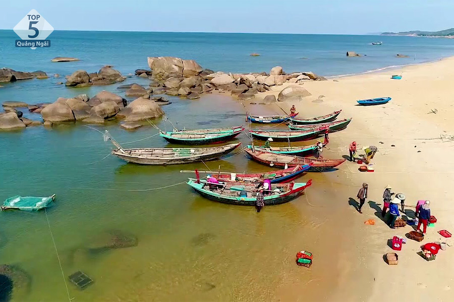 Vẻ đẹp hoang sơ tĩnh lặng của biển Kỳ Xuân Hà Tĩnh Vẻ đẹp hoang sơ tĩnh lặng của biển Kỳ Xuân Hà Tĩnh