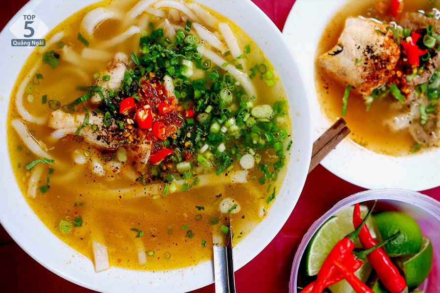 Cháo canh Đồng Hới là món ăn đặc trưng làm nên thương hiệu ẩm thực Quảng Bình