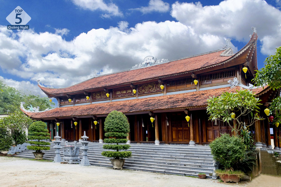 Chùa Cầm Sơn là điểm du lịch tâm linh thu hút đông đảo du khách Chùa Cầm Sơn là điểm du lịch tâm linh thu hút đông đảo du khách